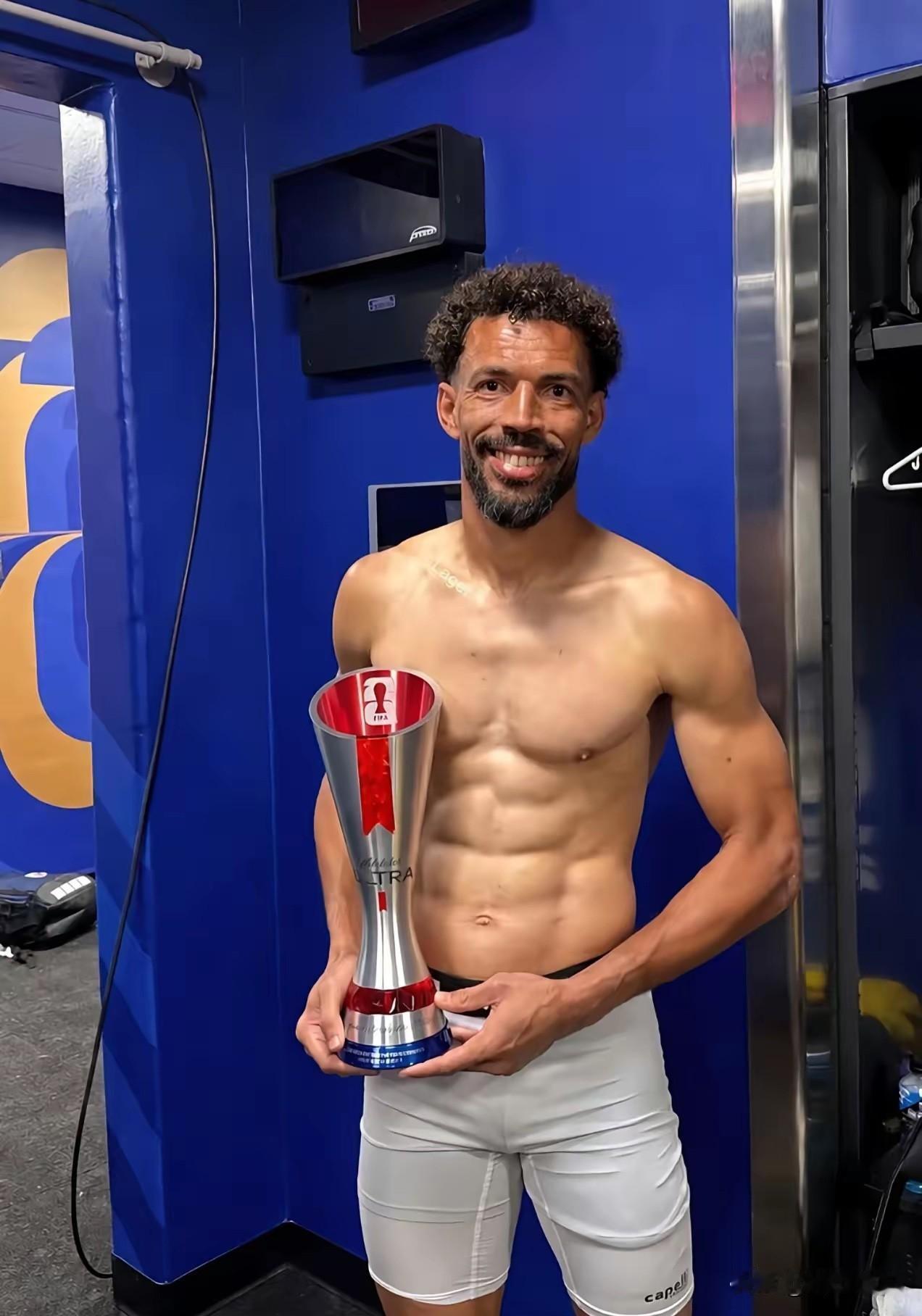 同样是人，同样是首次踢世界杯🏆！怎么别人的首次登场世界杯都是万众瞩目，而我们的