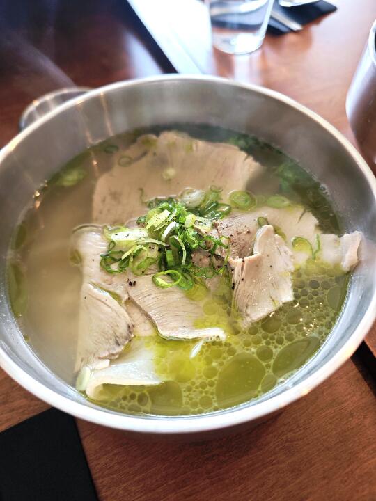 要是男生，就不推荐你来吃这碗韩式汤饭