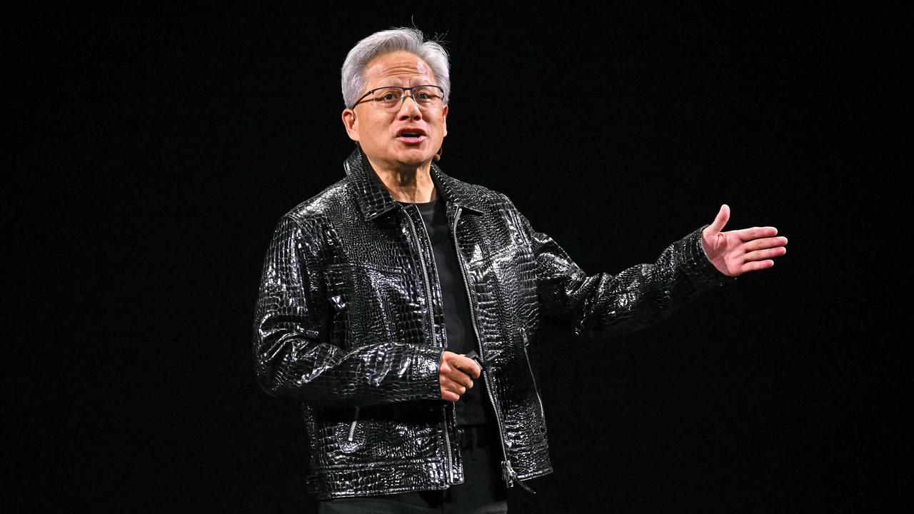 华为公布多颗芯片，中方底气来了，一剑封喉英伟达，黄仁勋：失望！
 
近日，华为在