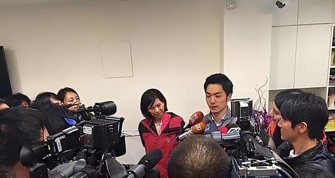 毛泽东的曾孙叫毛东东。-蒋介石的曾孙叫蒋万安。
时间犹如奔流的江水，冲刷着历史的