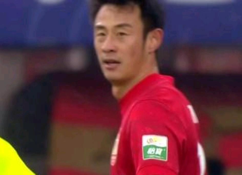 第一位在山东三支中超球队都效力的球员即将产生？
根据媒体报道，彭欣力目前在跟随青