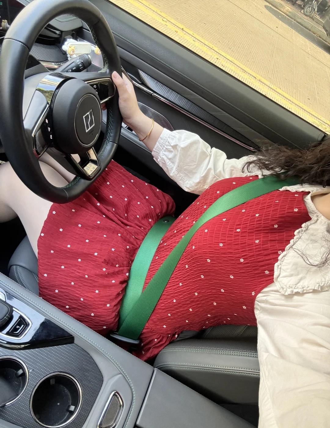 妈妈姐的今日穿搭，像一颗小草莓🍓运动超标
超喜欢有生命力的颜色🥳，要阳光积极