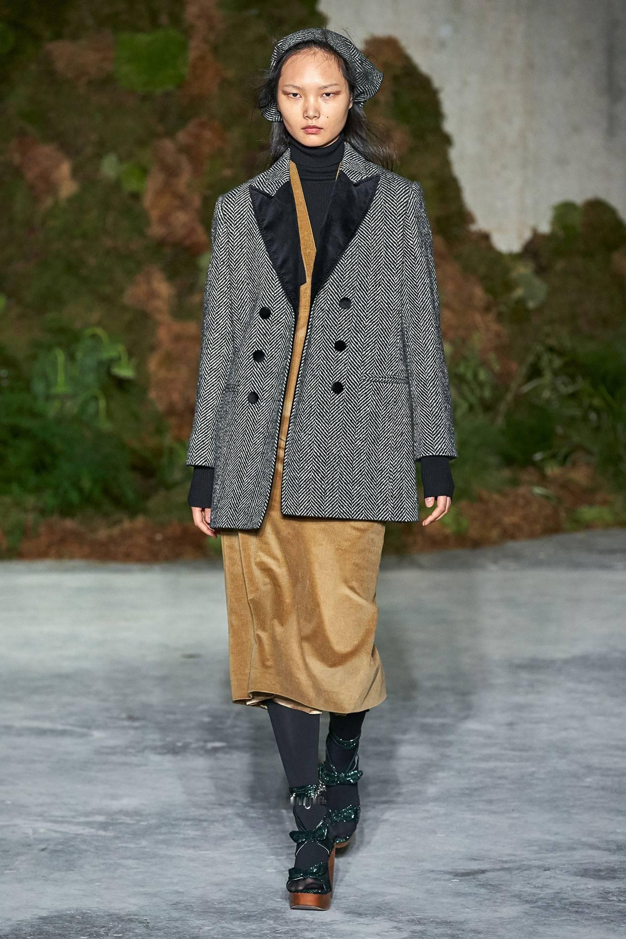 Alexa Chung的2019秋冬系列，给了我们一个全新的穿搭公式：末世心态 