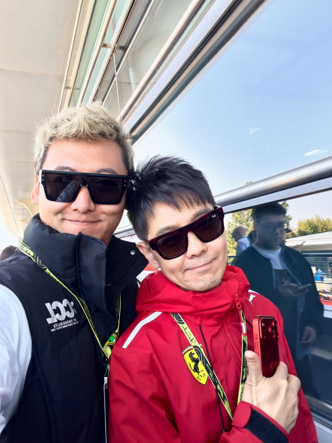 F1中国站人气有多高哈哈哈 林志颖老师真的是每年都能遇到～感觉他是真喜欢F1！林