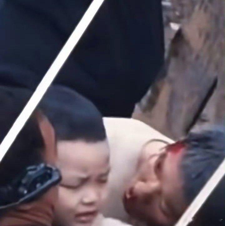 小孩没认出来是肖战肖战你也有今天哈哈哈哈哈只想说肖战你也有今天 