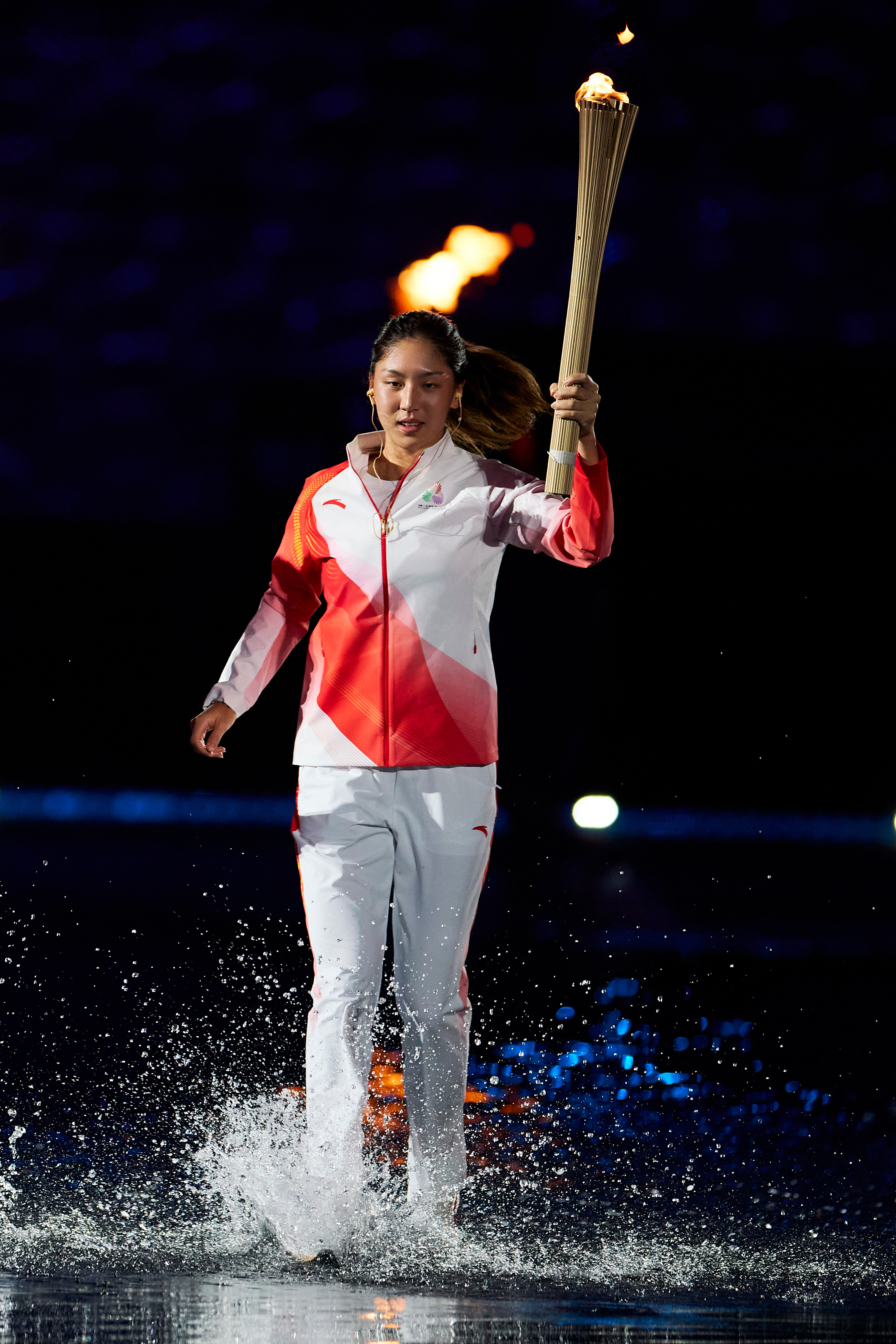 火！全运会火炬手王欣瑜！摄影： 记者 李建艺