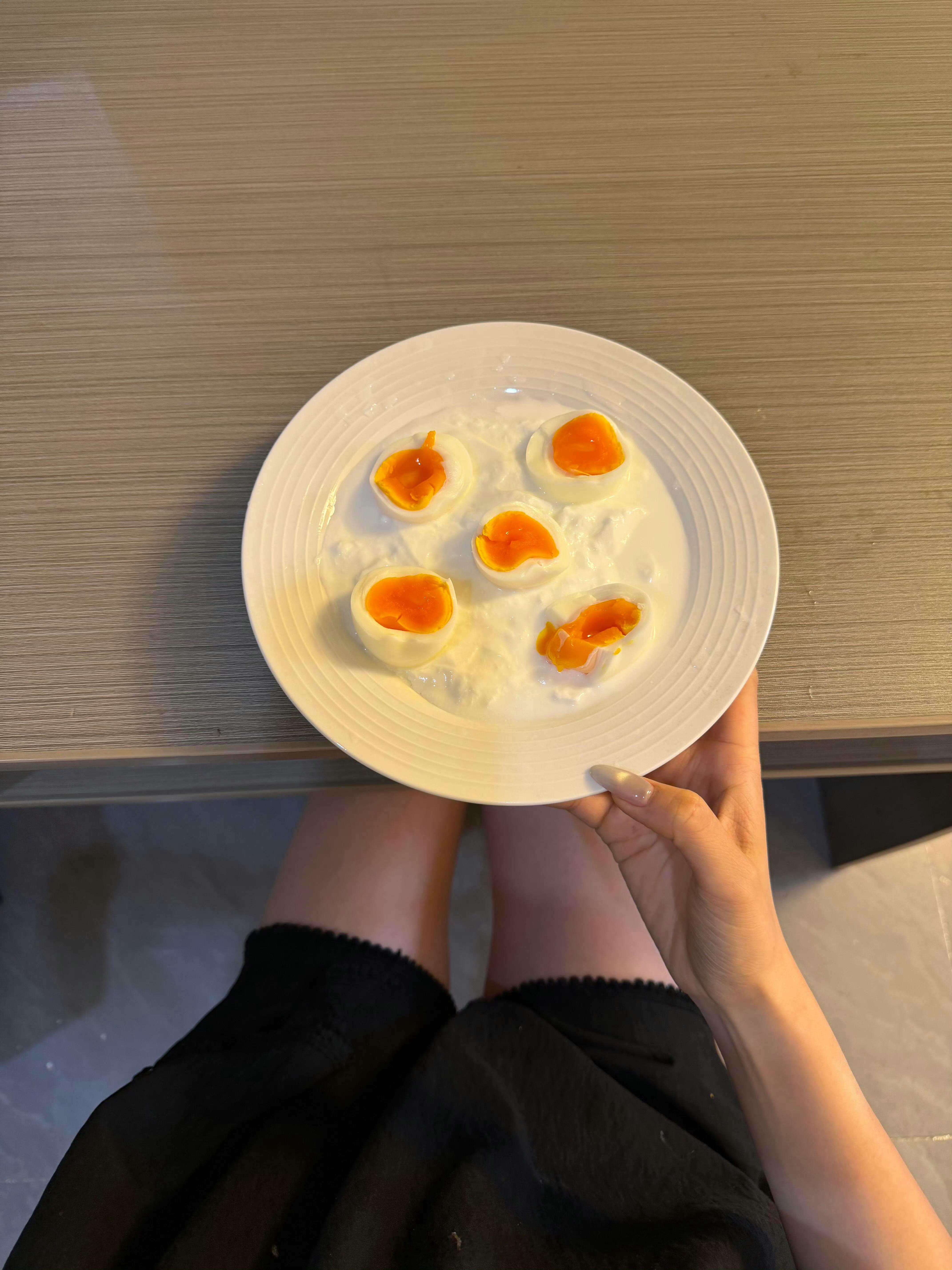以前总觉得,生活要马不停蹄才叫有意义,后来才发现,那些不赶时间的时刻,才是生活偷