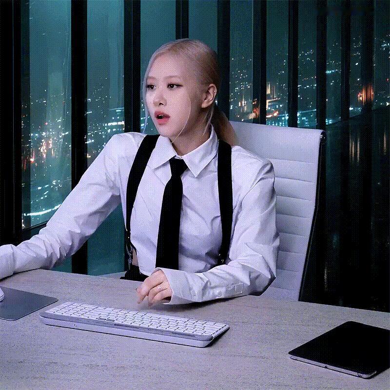 妈呀这个小朴彩英，好帅🥵🥵🥵 