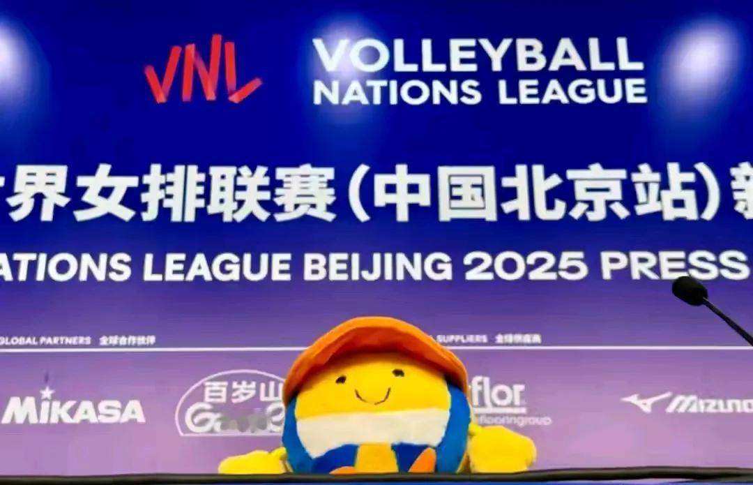 中国女排直到今天也没正式公布，
世联赛北京站的十四人阵容，
据来自网络的消息，