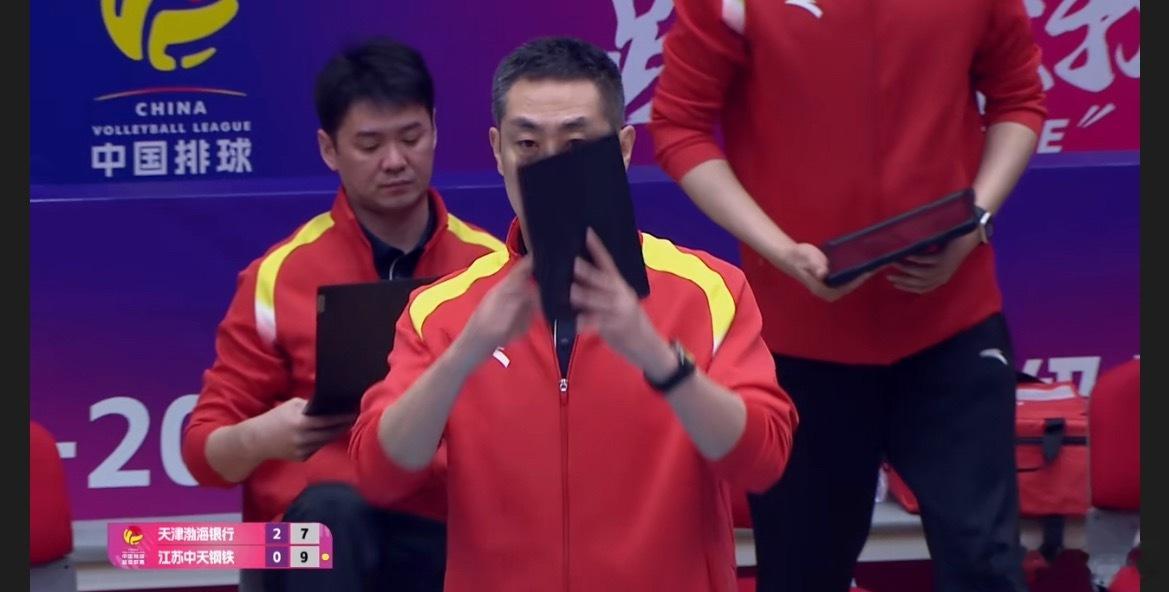 李盈莹在现场给天津加油世界女排新闻 天津大比分2-0江苏 中国女排