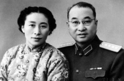 1940年，陈赓与傅涯的结婚申请被拒绝，两人知道后痛哭流涕，邓小平见状亲自出面求