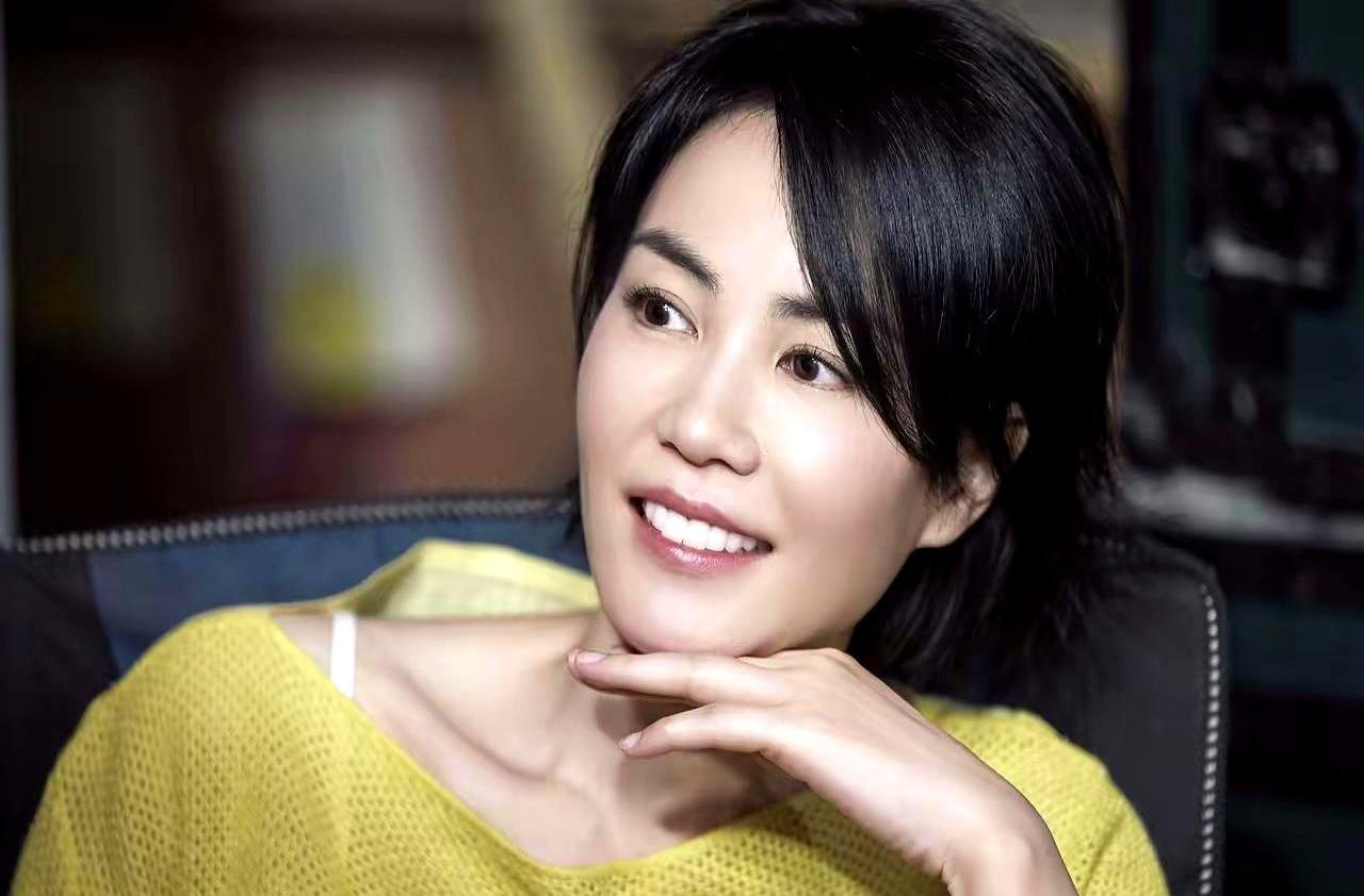 “我离婚，跟你有什么关系？”王菲面对镜头，直接把记者问到哑口无言。
 
记者不甘