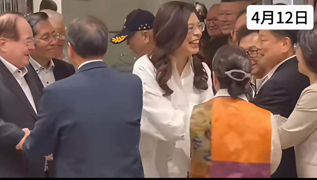 4月12日，中国国民党主席郑丽文结束为期6天的大陆访问，乘机返抵台湾。离京时，中