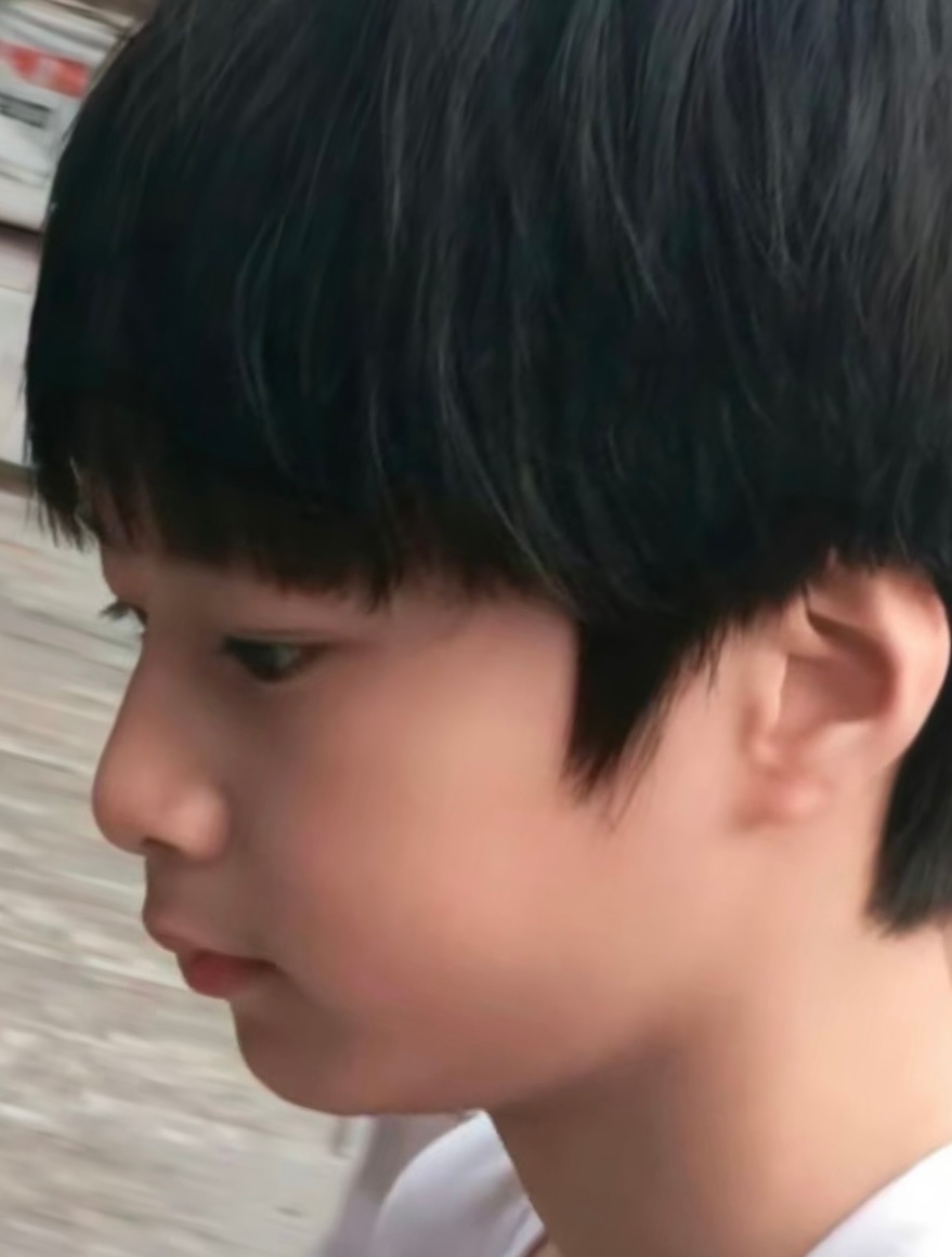看了好几遍，循环时进度条闪回开头卡在这一幕，我们的小小孩🤏🏻🤏🏻🤏🏻