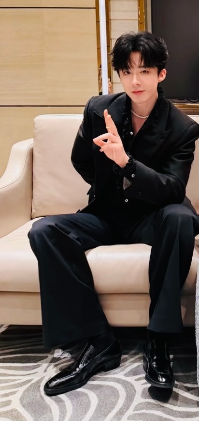 摩登兄弟[超话]  他的帅不仅在于外表，更在于那份真实不做作的态度，让人越了解越