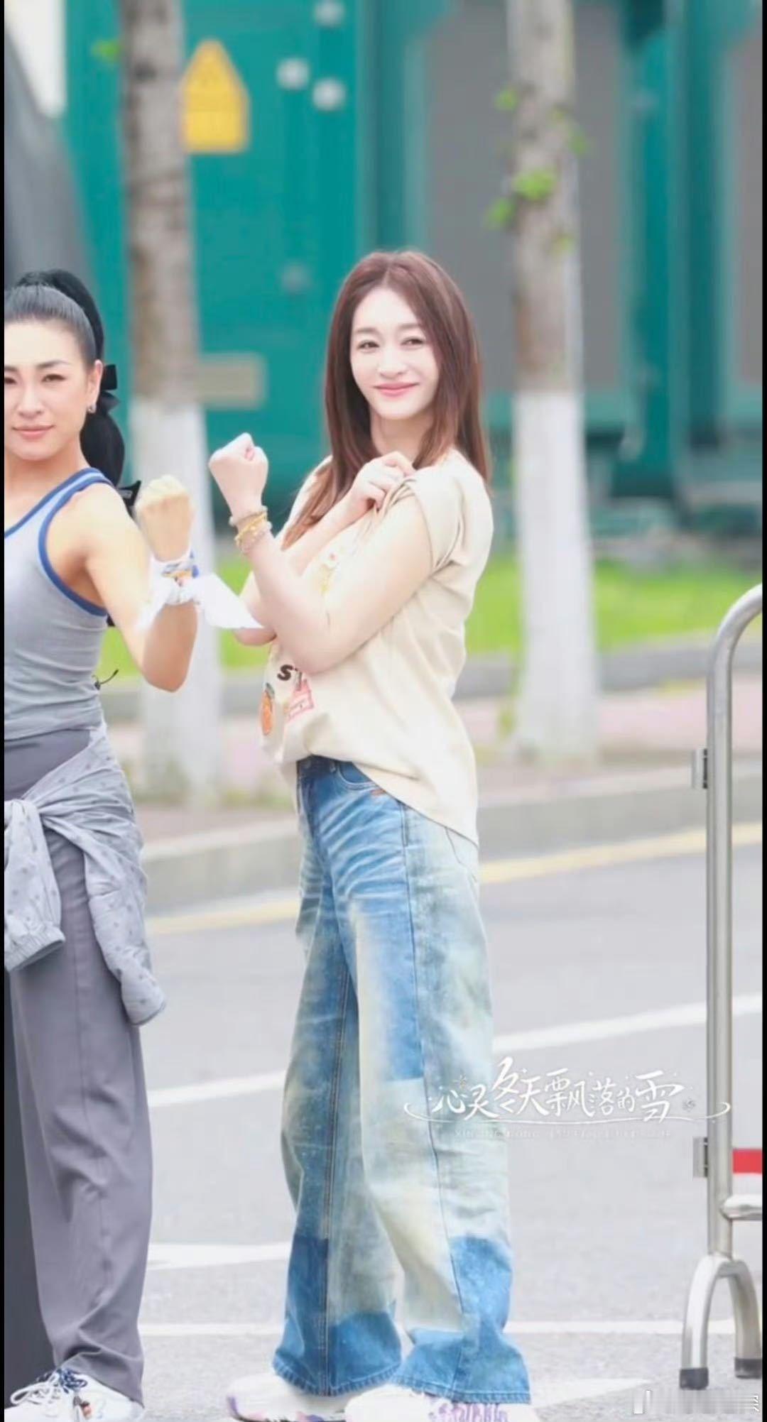 黄灿灿袋装豆浆臂黄灿灿也是全脂胳膊 浪姐7继李小冉之后又一位全脂胳膊姐姐！黄灿灿