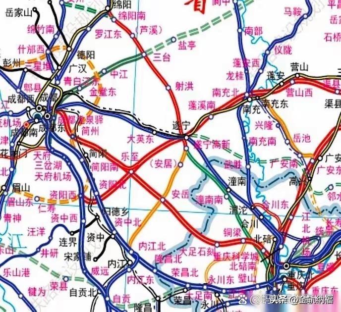 成都和重庆之间，一场“抢人”大战已经打响，用的武器，是一条高铁线。
别以为修第三