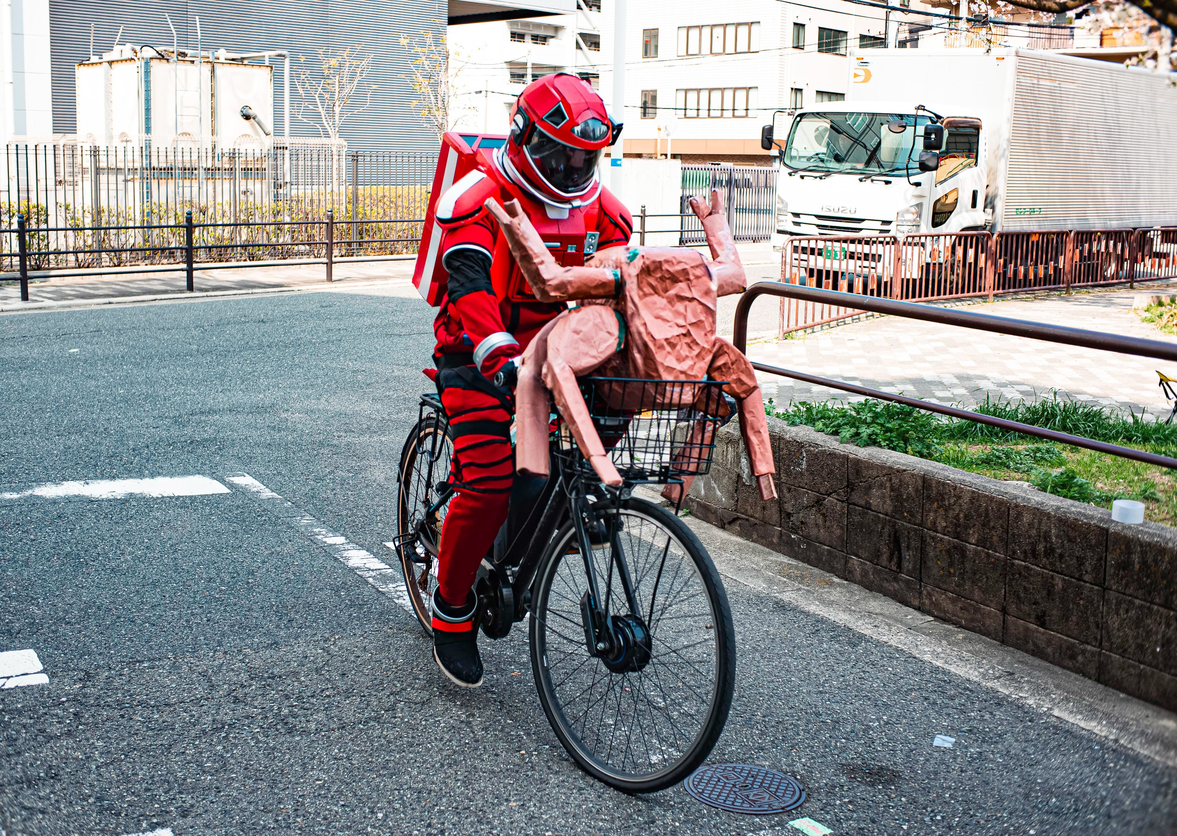 日本网友“宇宙飛行士四日常”cos的《挽救计划》中的Grace和RockyAma