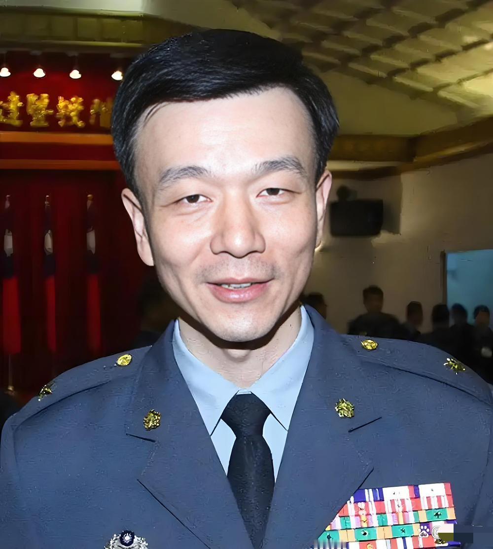 第一次听于北辰说
“解放军来了我第一个投降，
因为我是中国人嘛”，我直接一口水