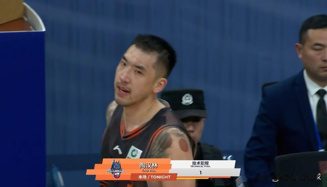 山东高速老将陶汉林真是太惊艳了！在今天山东高速主场以98：88击败北京控股的比赛