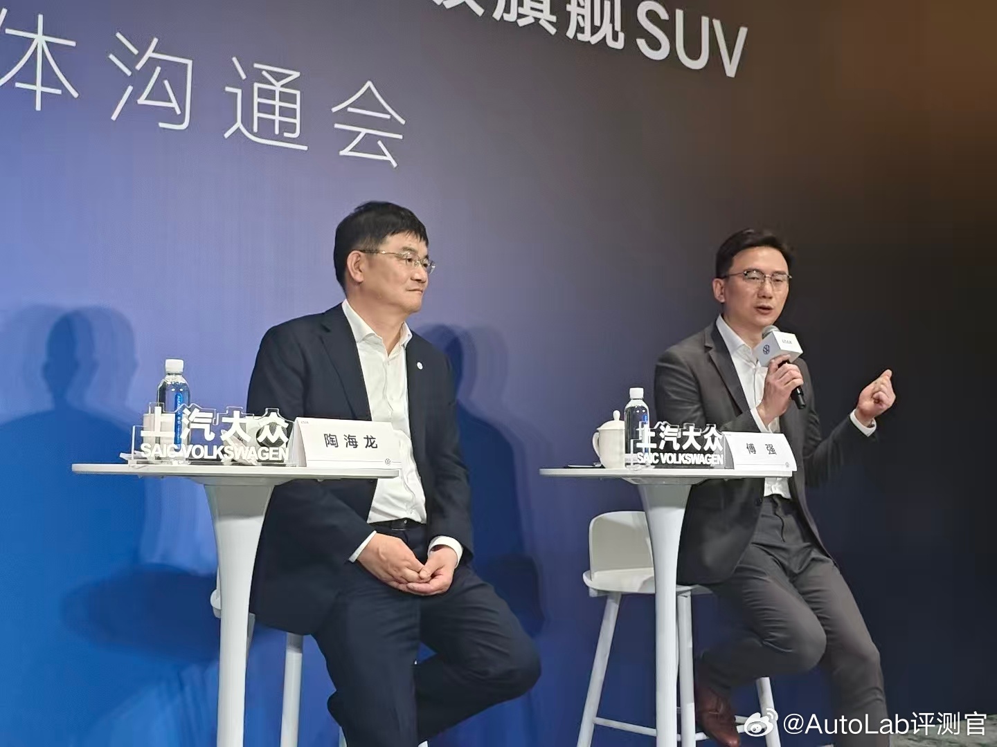 面对9X首任车主终身质保的政策，在增程车是头一回，这里面的底气在哪里？李俊表示，