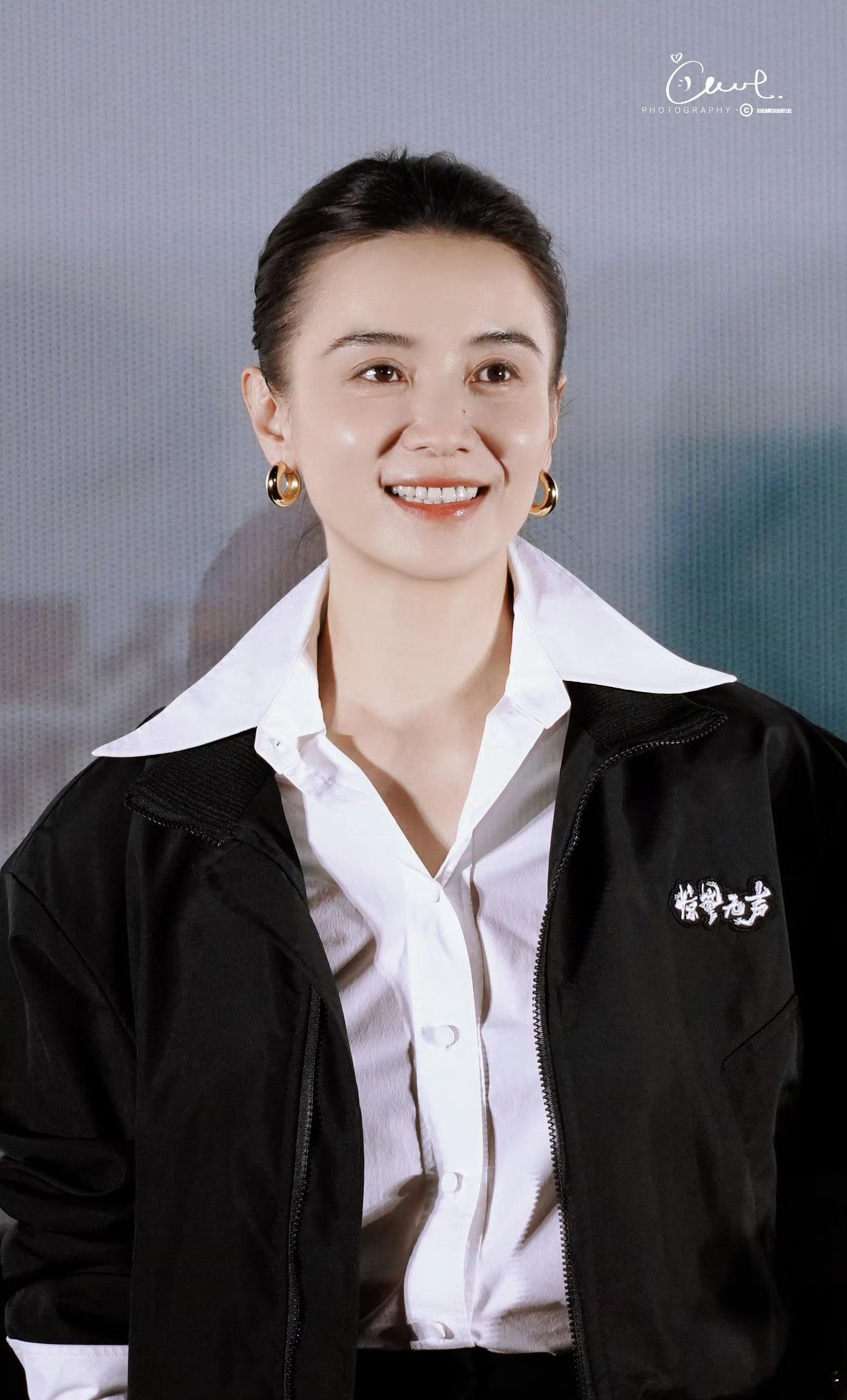 男粉演我看到宋佳宋佳饰演的赵队真的让人一眼沦陷💫，又飒又漂亮气场拉满，路演男粉