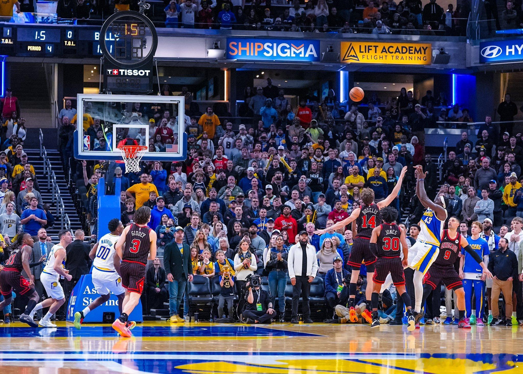 印第安纳步行者 西亚卡姆-我的评分：看球晚，这就是你们说的战神卡吗？印第安纳步行