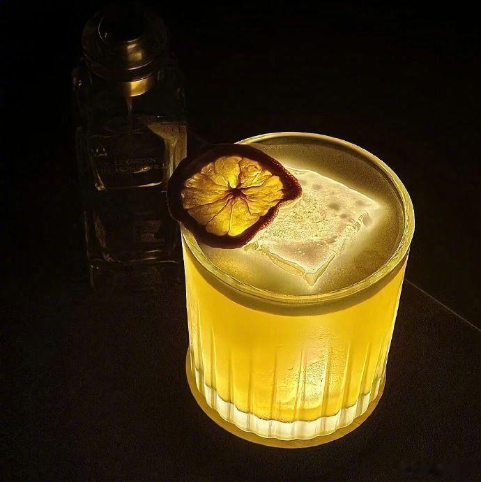 拼尽全力也只是普通                     连深夜的崩溃都只能静