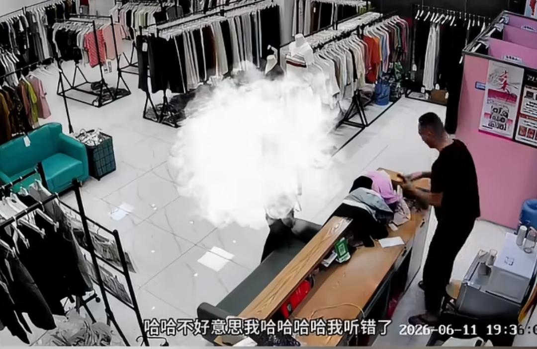 两小时试了40多件衣服，最后买走33件！我亲眼见证了什么叫“把老板笑到破防”😂
