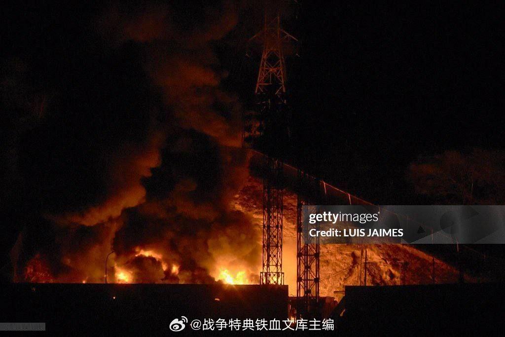 卫星图像显示了美国空军对委内瑞拉首都加拉加斯南部蒂乌纳堡军事基地的袭击后果，该基