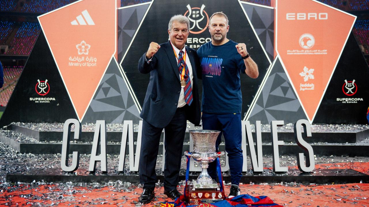 巴萨主帅弗里克率队卫冕西超杯冠军，收获自己执教巴萨的第四座冠军奖杯。
截至目前，