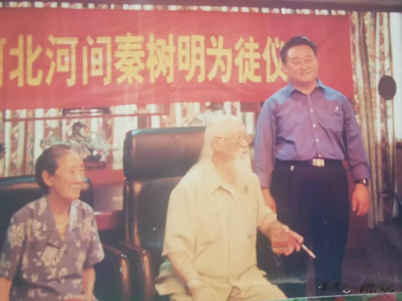 这段师徒奇缘真是一段传奇佳话，读来让人动容，既是武术传承，更是救命之恩。
 
吕