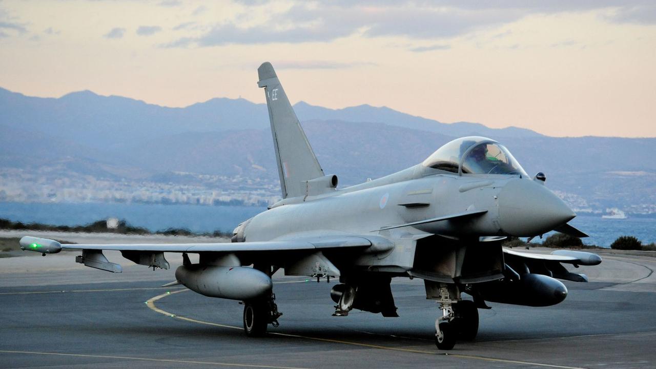 塞浦路斯皇家空军基地遭无人机袭击
国防部称塞浦路斯皇家空军基地遭无人机袭击
国防