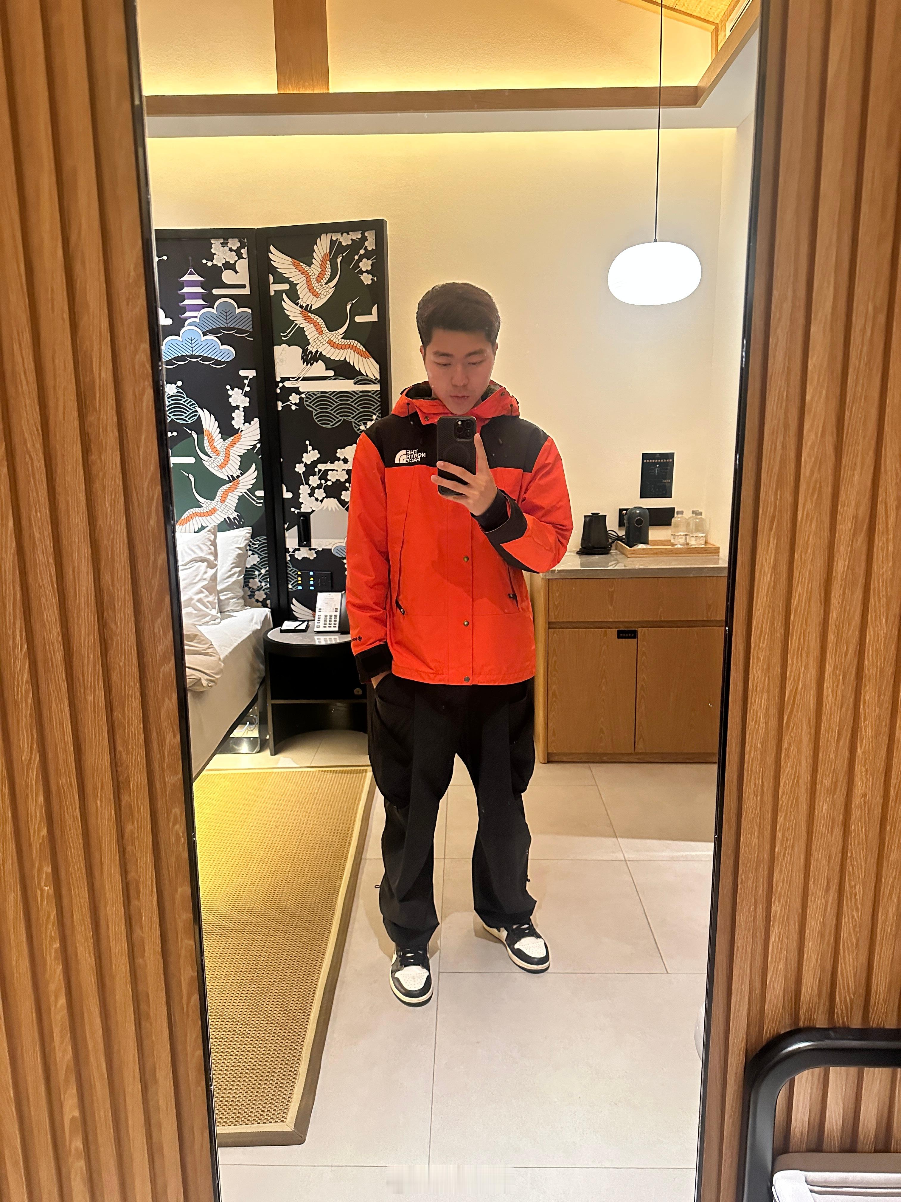 下雨大雾，是我印象中的腾冲了，也还挺对味的～  ​​​