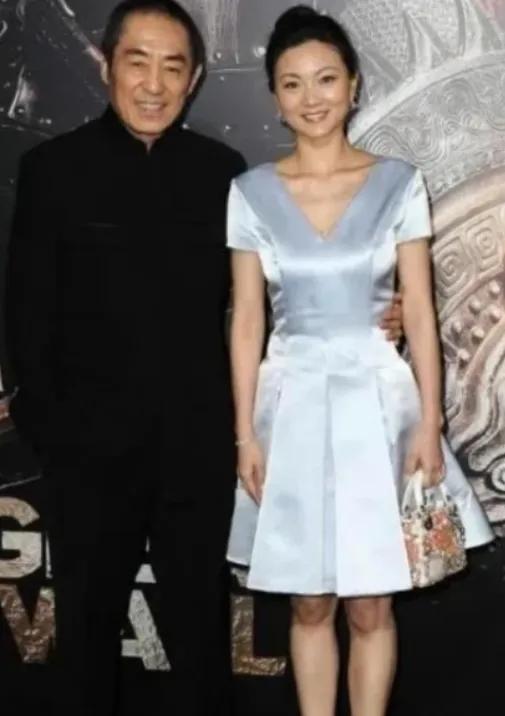 18岁陈婷与49岁他发生了关系，并怀了孕，她打电话给他问怎么办，他给她两个选择，