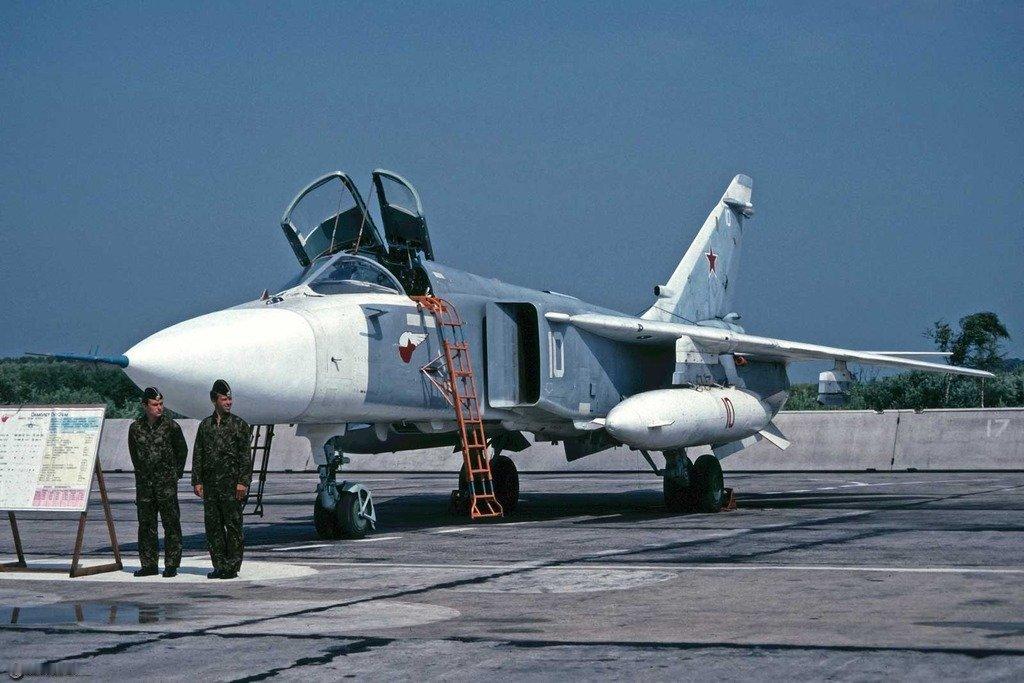 1992年6月，新组建的俄罗斯海军航空兵在切尔尼亚霍夫斯克举行了一场航空器展示活