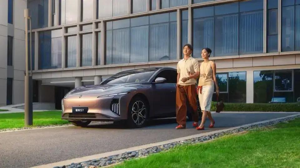 这就是赤裸裸的现实!
加满60升油箱：
1，英   国，约需800元人民币；
2