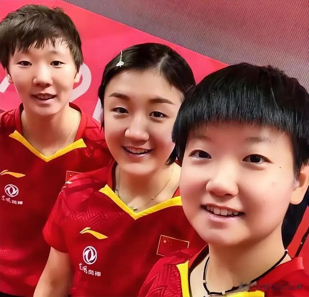 中国女乒现役三朵金花，综合实力排名如下：

1、孙颖莎  积分7400  世界排