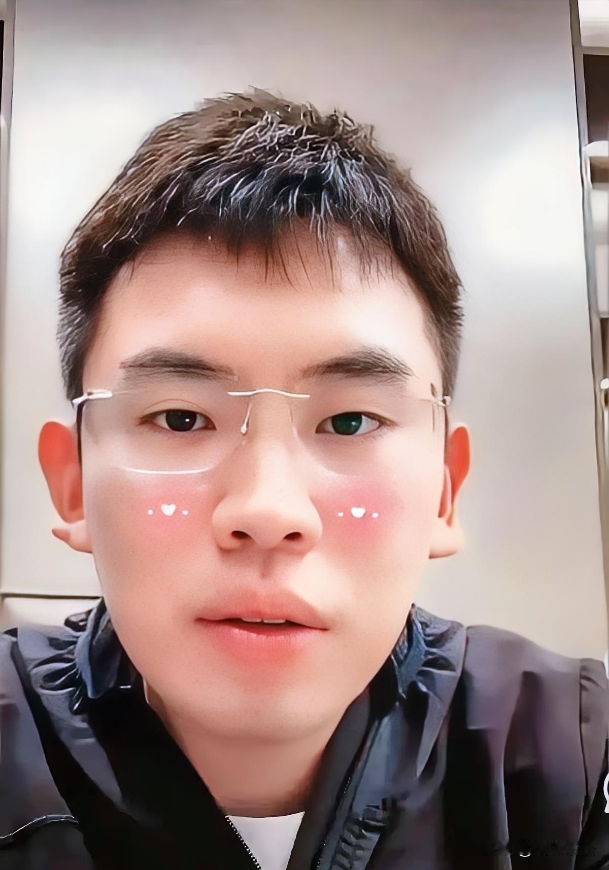 “听泉鉴宝”这楼塌得，实在让人忍俊不禁。

前一秒还在大谈行业套路，下一秒就被前