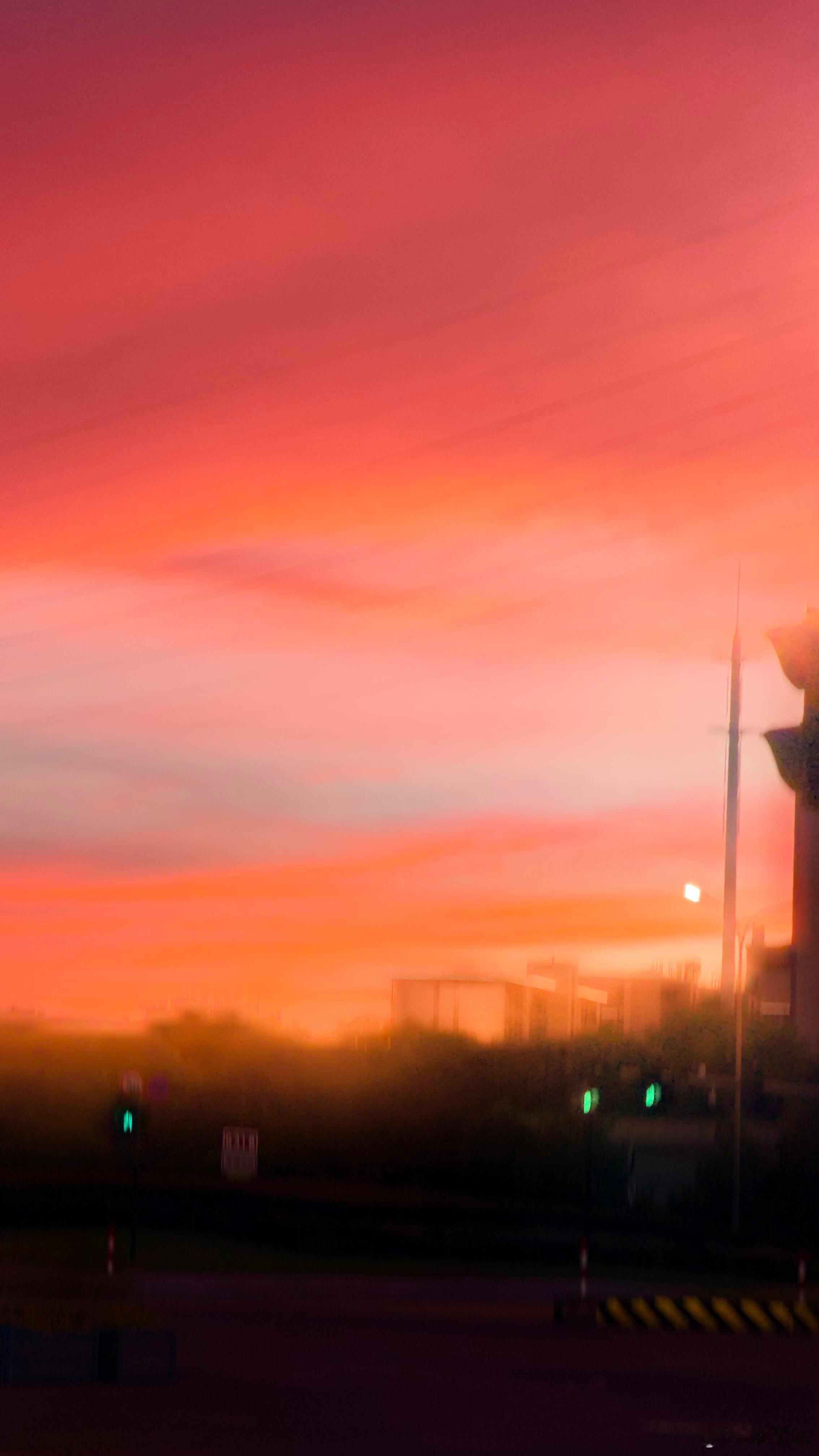 晚霞与电线杆的绝美碰撞🌄 