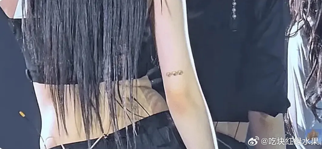 金冬天最新高清狗狗纹身露/出，天热越来越不好盖了，一出汗无论是遮瑕还是创可贴都有