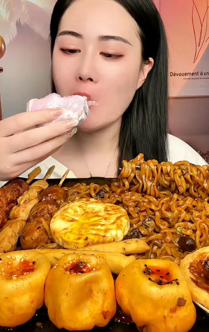 美食佳肴香满屋，美人佳酿醉人心。#吃出美丽🤩# #美食的魅力何在# #解馋良伴