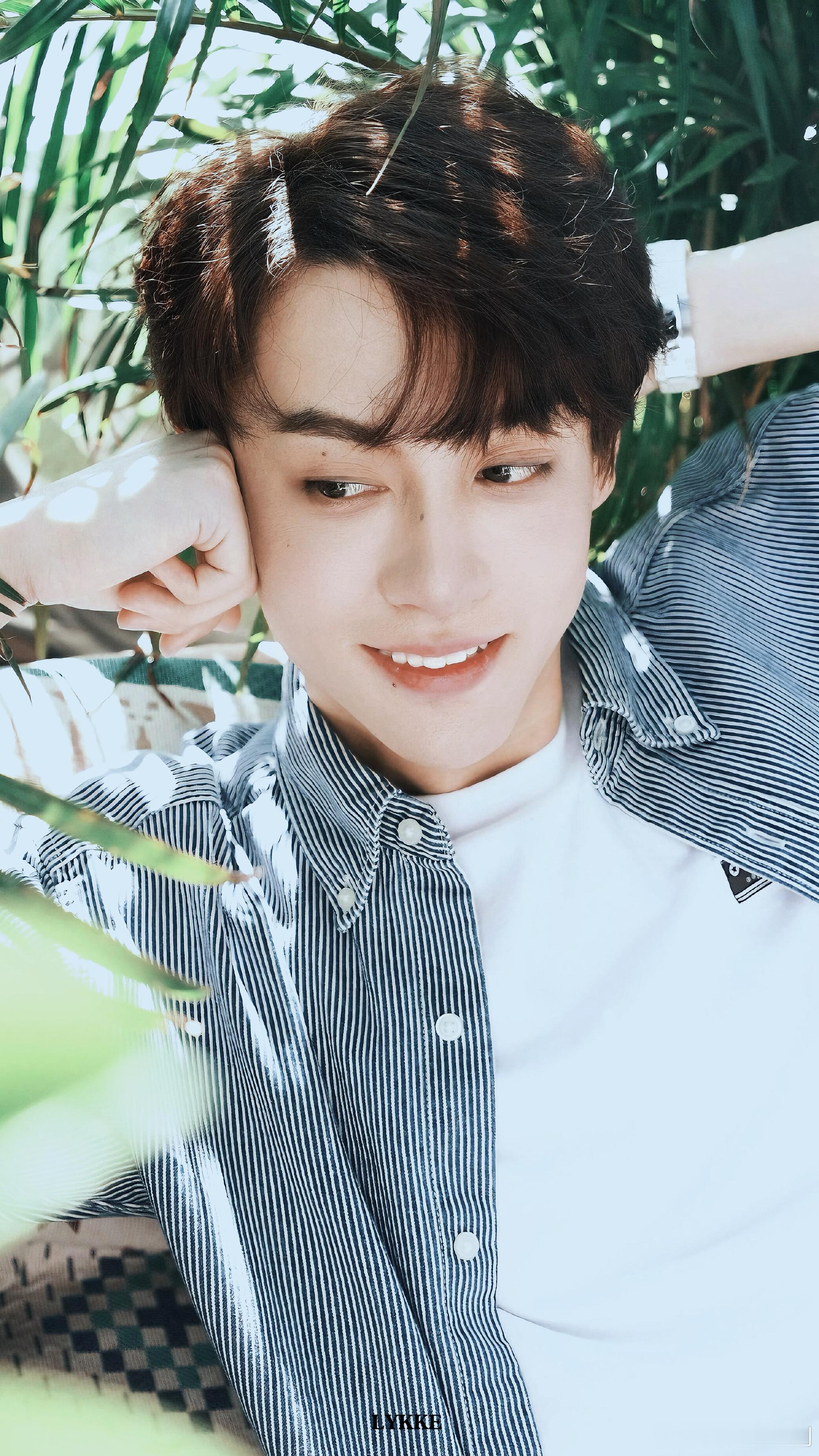 田栩宁 田栩宁一笑，整个世界都亮了！干净又澄澈的笑容，带着少年独有的鲜活感，温柔