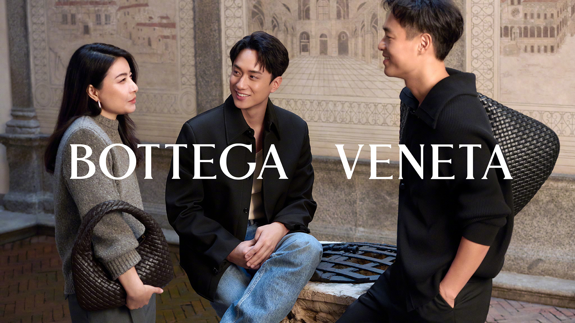Bottega Veneta 一组 Veneta 手袋的宣传新片 ，迎来了品牌大