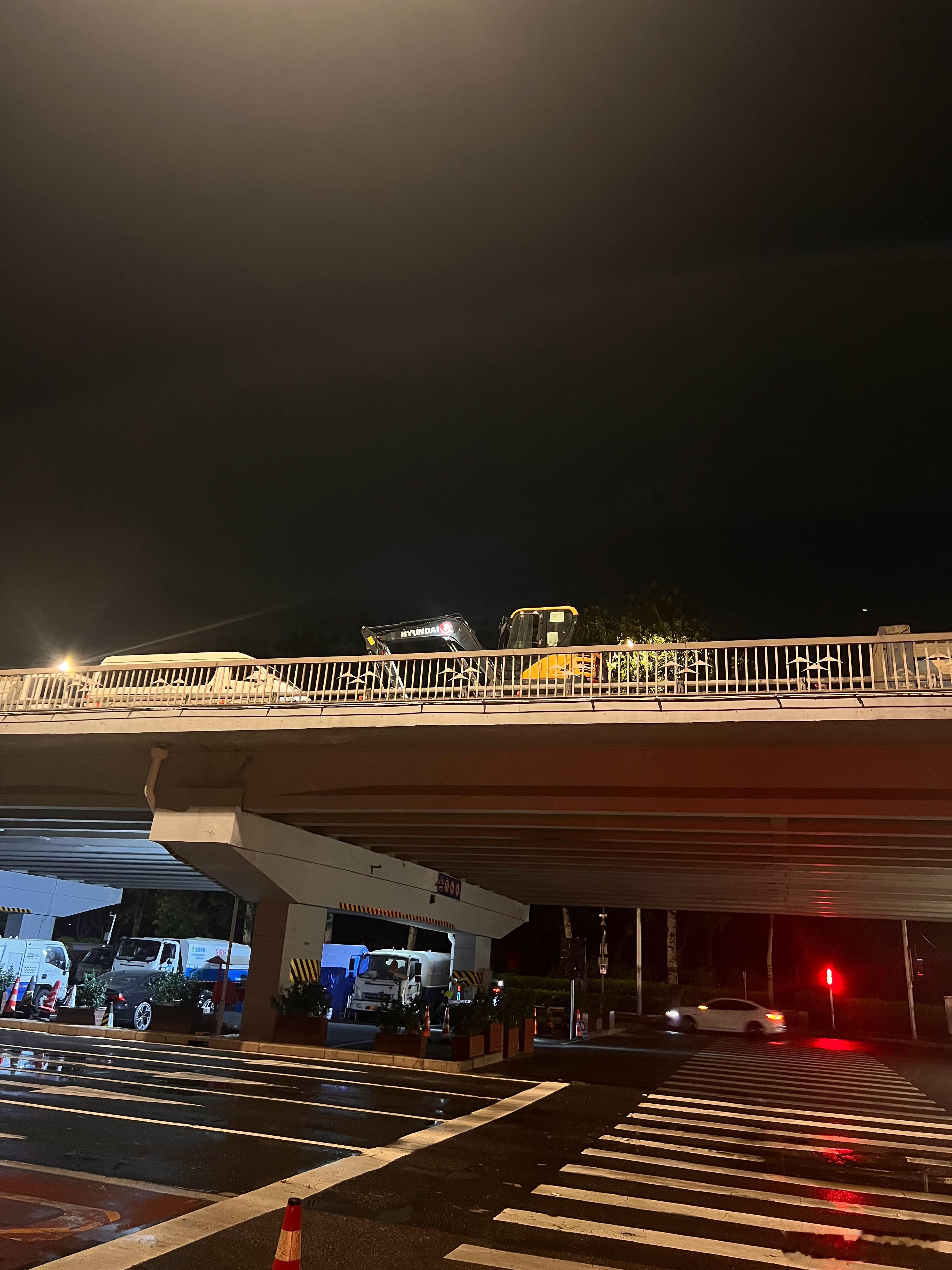 此刻的北京又热又湿，甚至有了一点南方感…… 北京