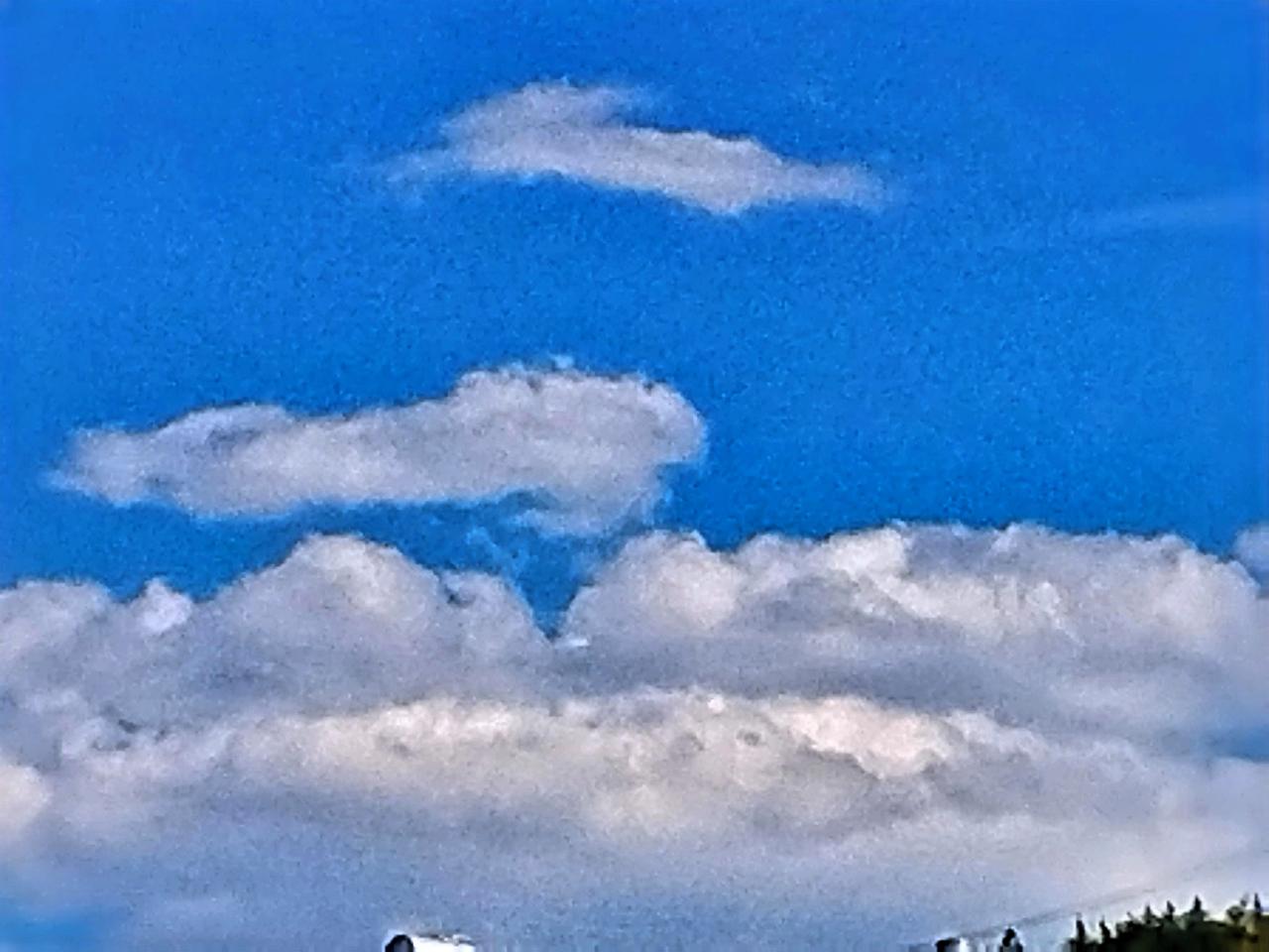 蓝天白云，心旷神怡，大自然的美好尽收眼底。🌤️💙在这美若画卷的蓝天白云之下，