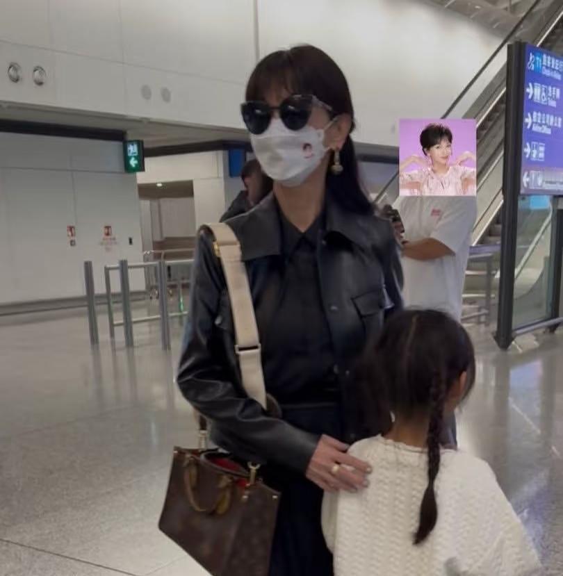 赵雅芝啊，这名字听起来就让人想起那个风华绝代的白娘子，没想到她竟然带着小孙女从深