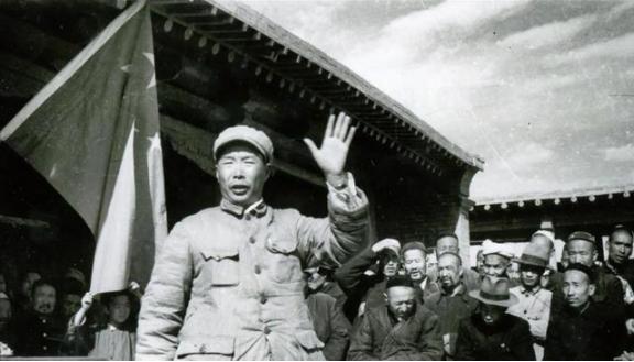 1939年，女战士徐敏准备去如厕，突然被一壮汉抱到了床榻上，对方捂住了她的嘴巴，
