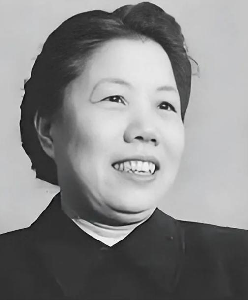 1992年，邓颖超弥留之际，认不出贴身秘书，谁知，在她去世前一日说出的是"李鹏"