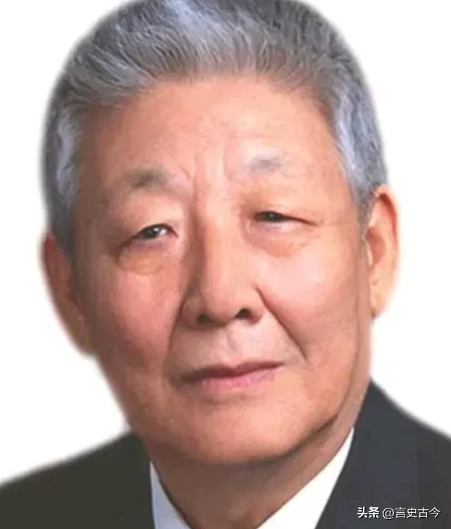 1950年的元宵节，准备回家的孙家栋，发现食堂竟然有红烧肉，一时馋嘴的他，便决定
